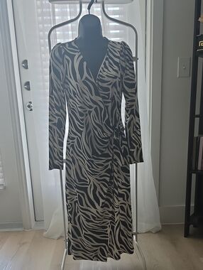h and m long sleeve maxi dress NEW!! Gorgeous Multicolor Maxi Long Sleeve Dress By H&M!! Size 2!!